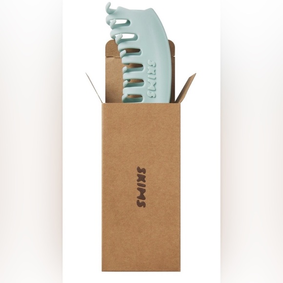 Skims Matte Logo Hair Clip Set of 4  No Crease 
Frost and Cranberry Accessory - Picture 4 of 5